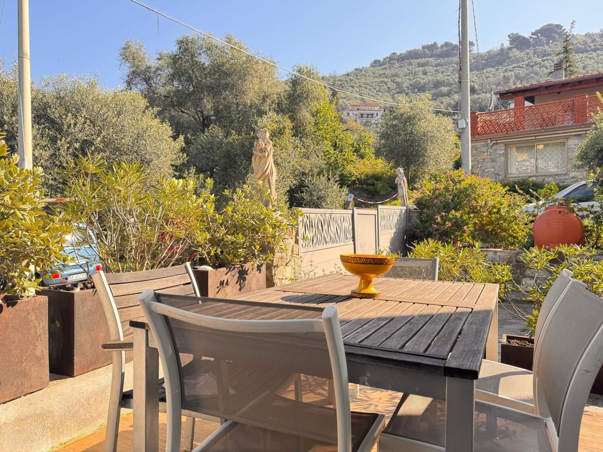Casa Bisou Italia Wifi Et Parking Free Privato Villa Diano San Pietro Exterior photo